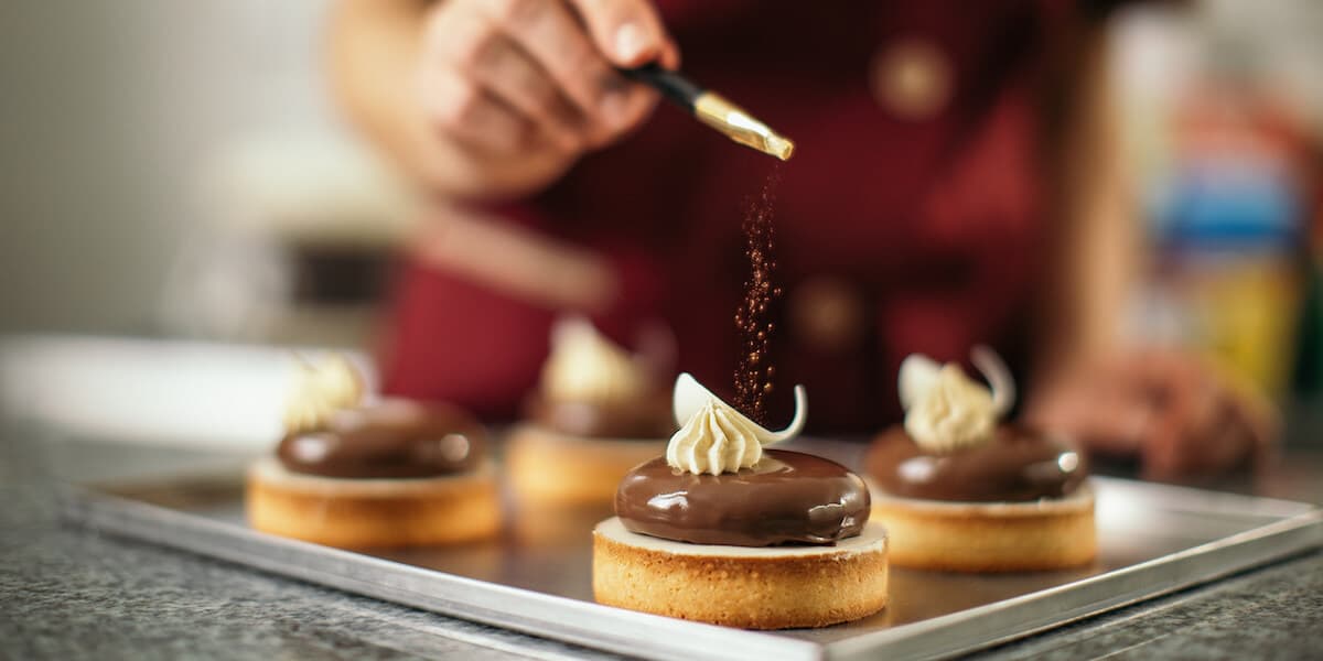 Woman making cakes in cake manufacture