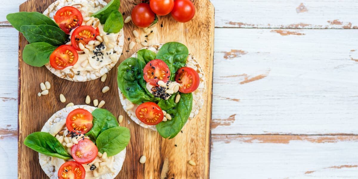 Rice Cakes with Hummus