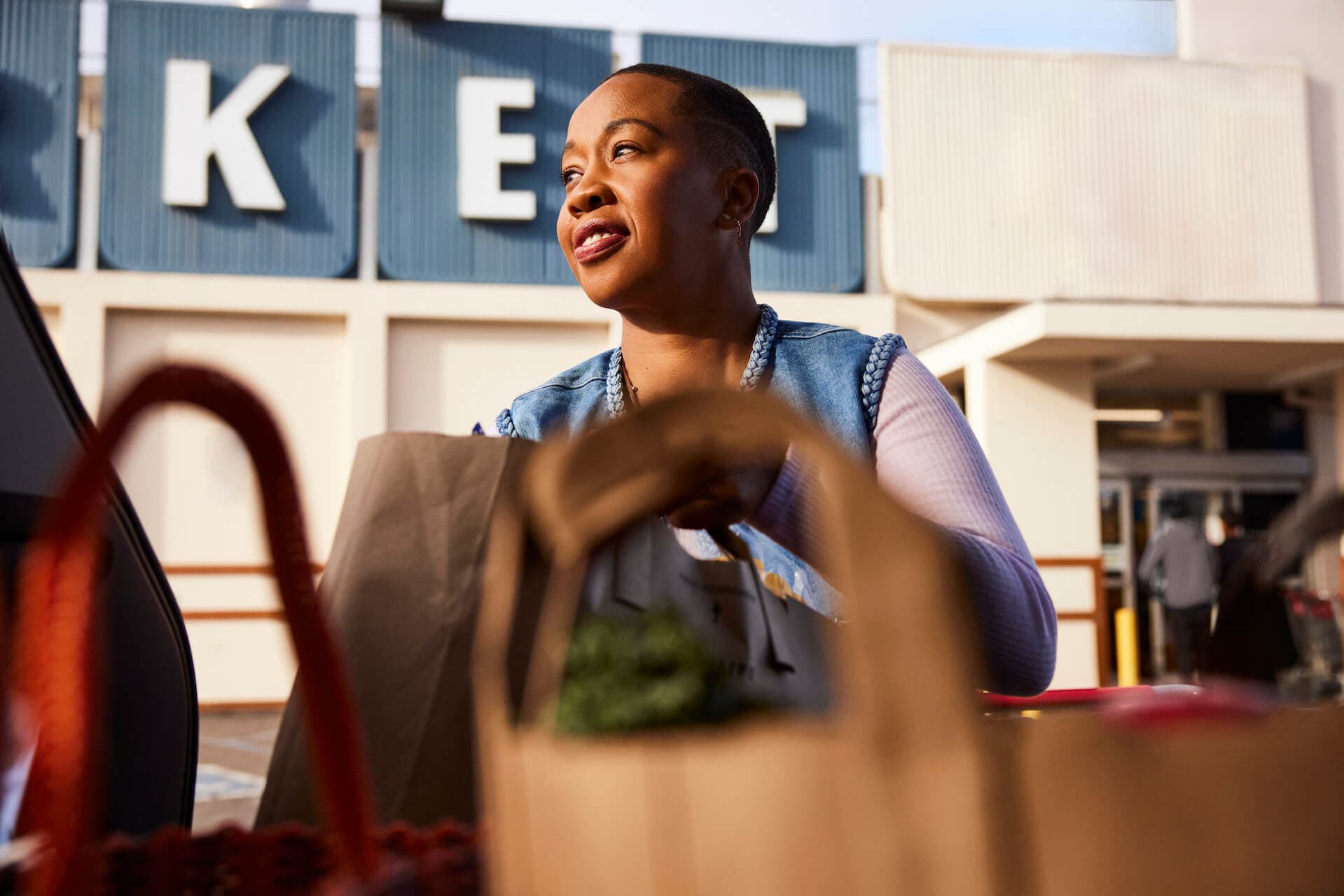 KENYA_LOADING_GROCERIES_02306_JinxFinal